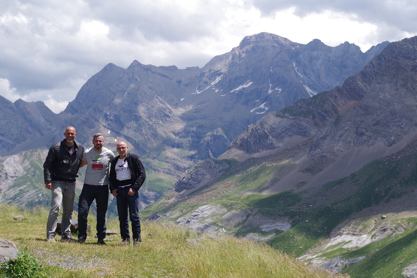 ruta en moto, subida al col de Tentes desde Gavarnie, pico Taillon, pirineos franceses