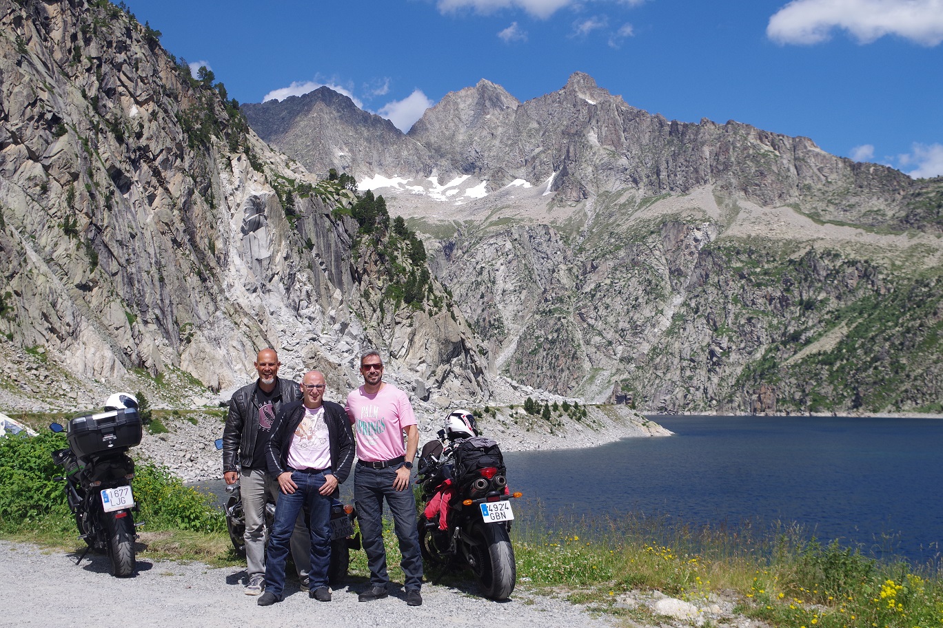 ruta motera al refugio de Gabardito en Pirineos, Huesca