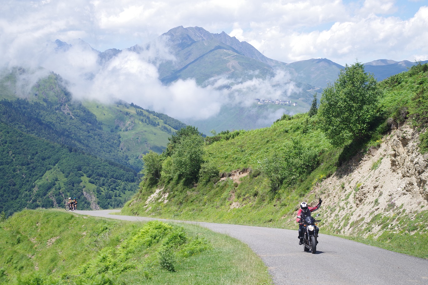 ruta en moto, subida al col d'Azet, pirineos franceses